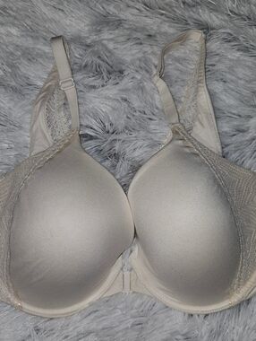 Victoria’s Secret Body by Victoria Front Close Bra 34DDD